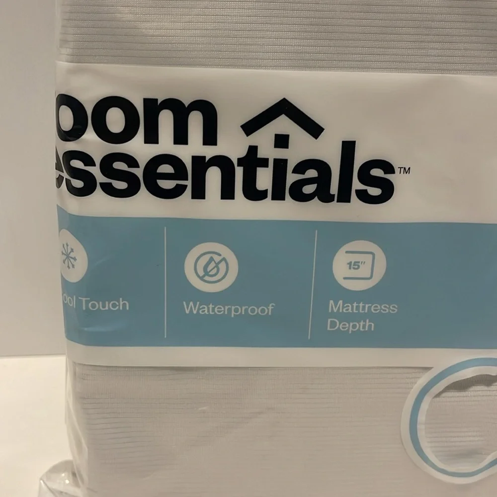 Room Essentials Cool Touch Queen Mattress Protector Waterproof Nylon/Polyester